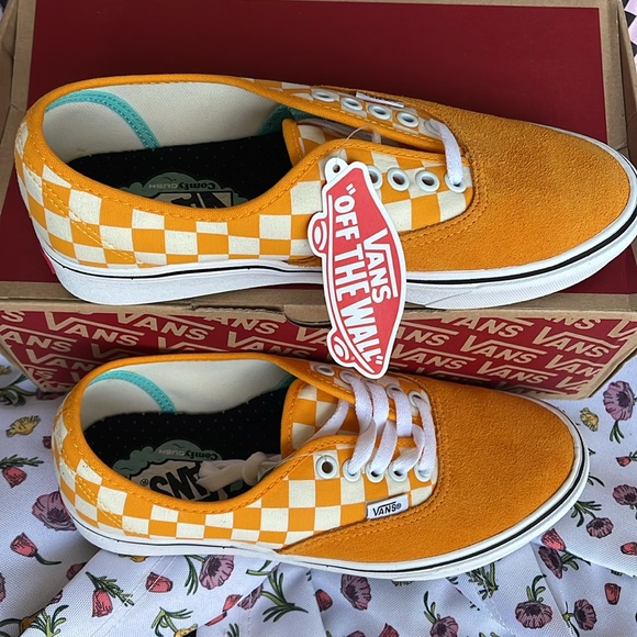 Vans WMNS Comfycush Authent (Checker) Zinnia/True Wht
VN0A3WM7VNC
Sneakers - Picture 3 of 16